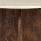 Tavolino da caffè Royal Hampton, piano tondo in marmo naturale da 27, base scultorea in legno di mango
