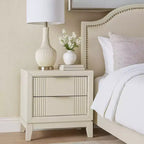 Comodino Royal Hampton, 2 cassetti, legno massello con finitura bianco antico, 27 pollici