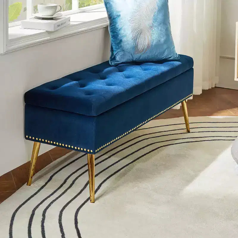 Panca contenitore Hippolytus con finiture borchiate e capitonné per la camera da letto | ART OF LIVING DESIGNS-NERO