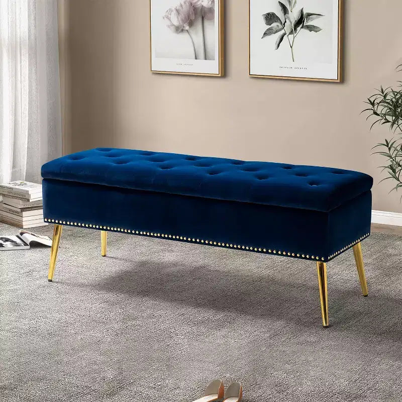 Panca contenitore Hippolytus con finiture borchiate e capitonné per la camera da letto | ART OF LIVING DESIGNS-NERO