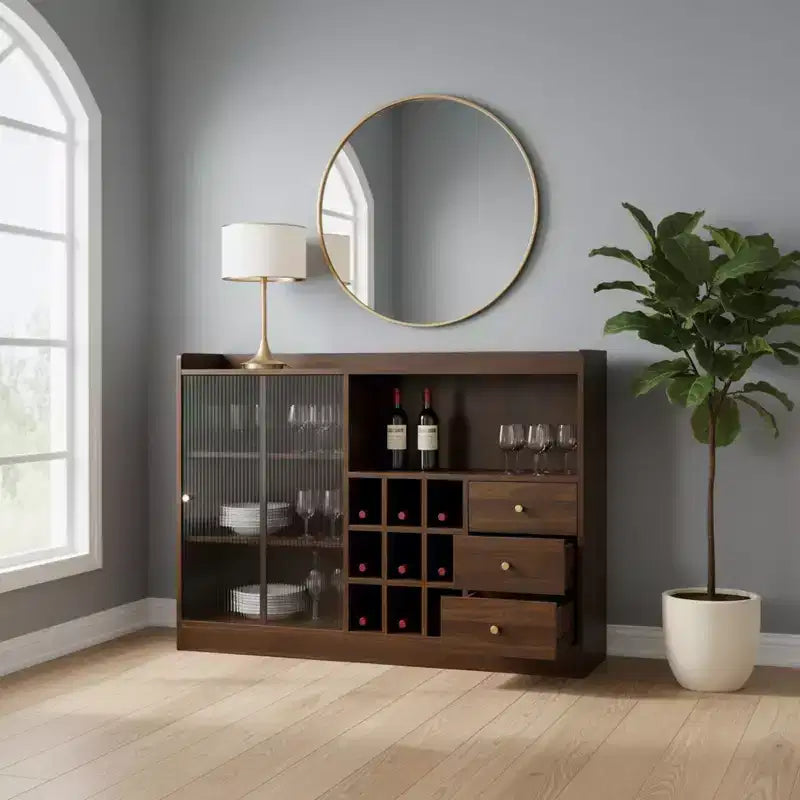 Madia da cucina Homy Casa con ante in vetro scanalato, cassetti e portabottiglie, Noce