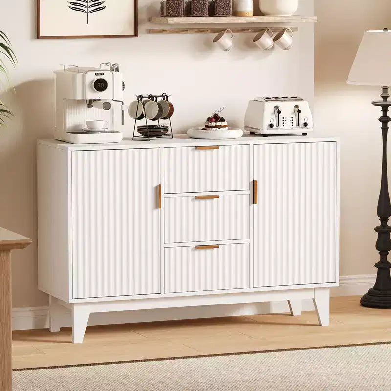 CuisinSmart 47,2 Credenza Moderna con Scanalature, Armadietto Contenitore in Legno con 3 Cassetti, 2 Ante e Ripiani Regolabili per Soggiorno Cucina