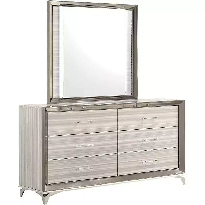 Specchio bianco HomeStock con cornice a LED – Lussuoso elemento d'arredo moderno per la camera da letto con dettagli cromati