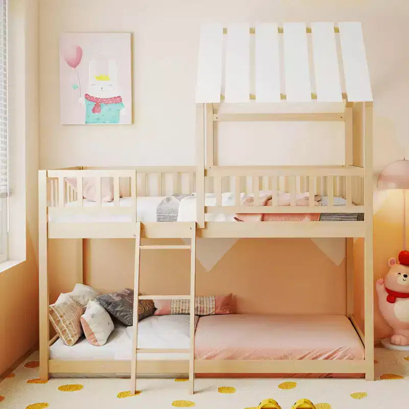 Costway Letto a Castello a Casa per Bambini, con Tetto, Scaletta e Sponde di Sicurezza a Tutta Lunghezza, Naturale/Bianco