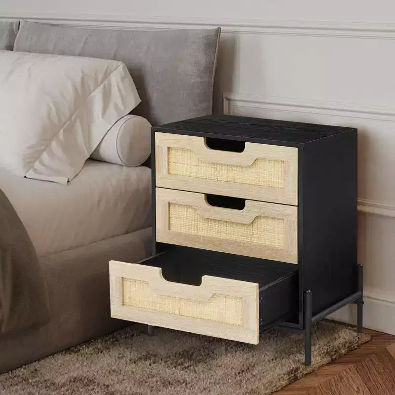 Comodino a 3 cassetti in rattan, comodino moderno con struttura in legno, elegante tavolino nero per camera da letto, soggiorno o studio, 48 x 40 x 64 cm