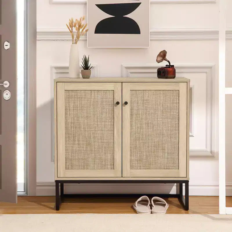 Mobile Contenitore in Rattan, Credenza da Cucina, Mobile da Ingresso, Mobile TV, Con Ripiani Regolabili, Maniglie in Metallo per Soggiorno, Colore Rovere + Nero