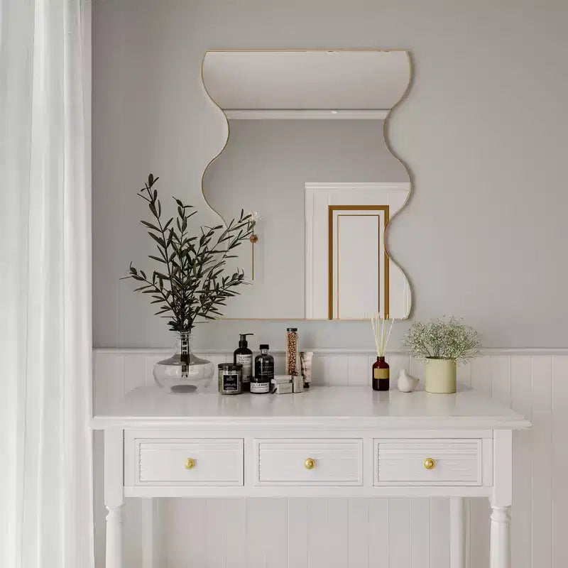 Okak 30X35IN Specchio da bagno a forma di onda moderna, specchio da parete con cornice in metallo, specchio da trucco per bagno, soggiorno, camera da letto
