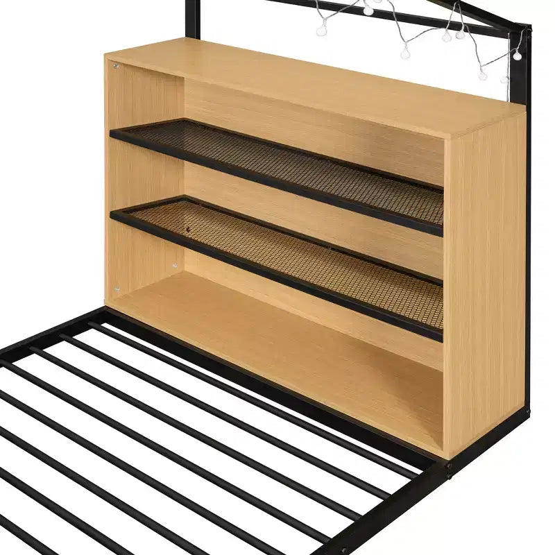 Letto a casetta in metallo per bambini, struttura letto a pavimento con mensole e luci per bambini e adulti