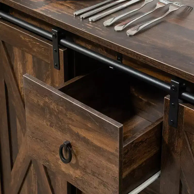 Credenza da cucina con ante scorrevoli a fienile
