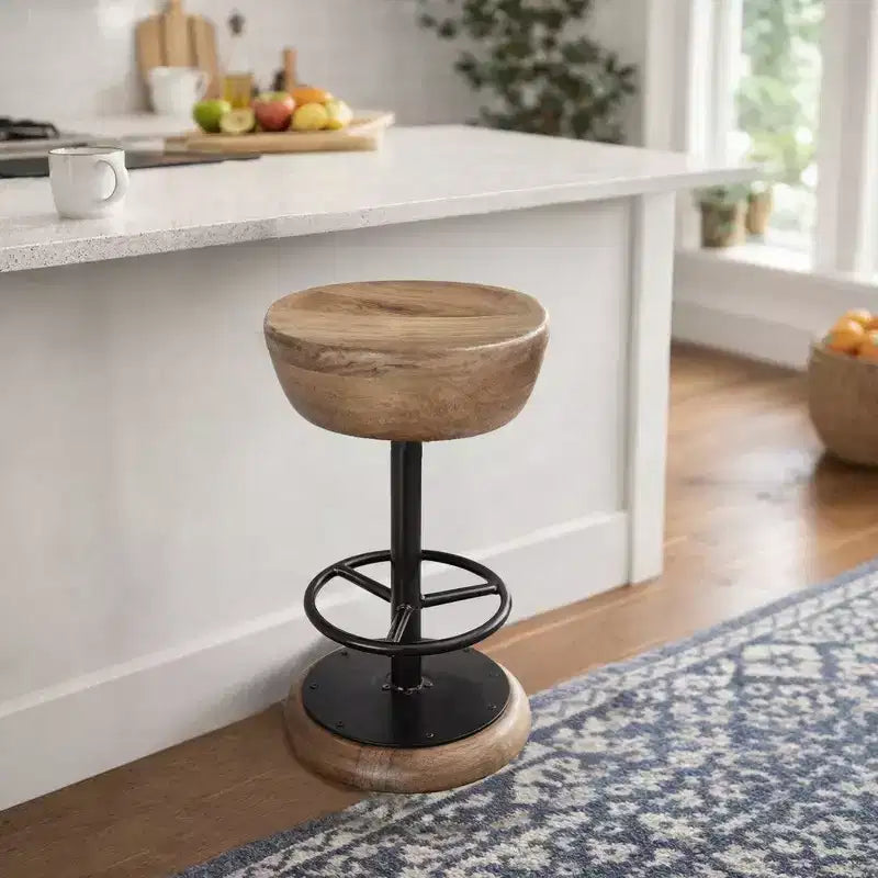Sgabello da bancone girevole Royal Hampton Rustic Charm, 24 pollici, sedile rotondo in legno di mango marrone lavorato a mano, base in ferro nero con poggiapiedi