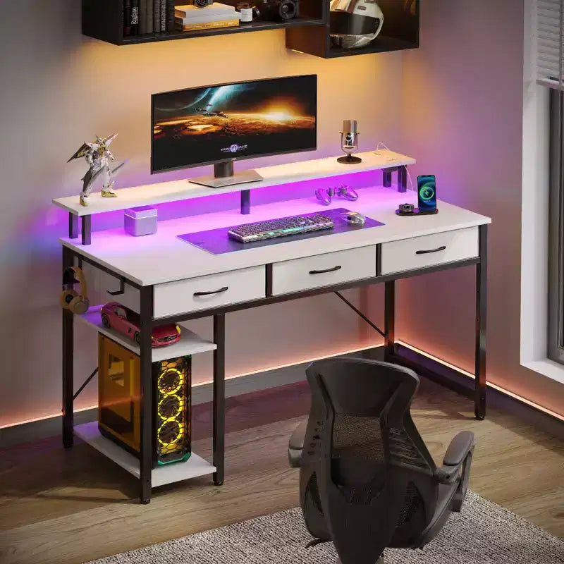 Scrivania da computer Greenstell da 39/47/55 pollici con supporto per monitor, scrivania da gaming a LED, presa di corrente e cassetti multipli