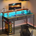 Scrivania da computer Greenstell da 39/47/55 pollici con supporto per monitor, scrivania da gaming a LED, presa di corrente e cassetti multipli