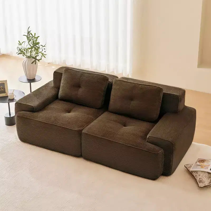 Divano componibile moderno Okak con design trapuntato e cuscini, divano a seduta profonda per soggiorno, appartamento, camera degli ospiti