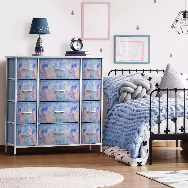Cassettiera Sorbus a 12 cassetti - Mobile contenitore con struttura in acciaio, piano e maniglie in legno - Grande cassettiera per camera da letto, cameretta dei bambini e altro ancora