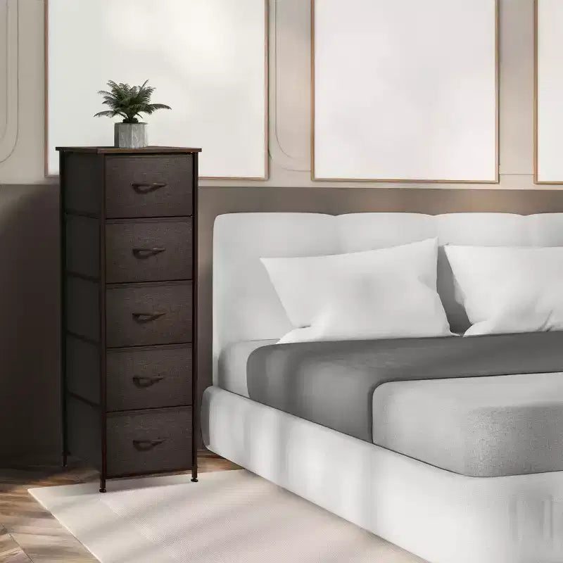 Comodino Sorbus stretto a 5 cassetti con struttura in acciaio, piano in legno e contenitori in tessuto facili da estrarre per casa, camera da letto, ufficio e dormitorio