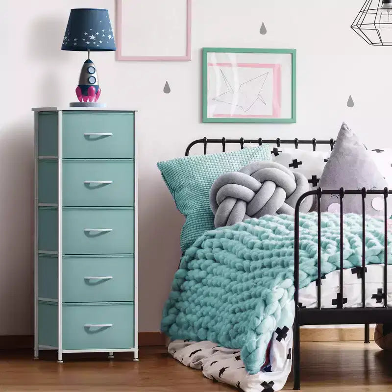 Comodino Sorbus stretto a 5 cassetti con struttura in acciaio, piano in legno e contenitori in tessuto facili da estrarre per casa, camera da letto, ufficio e dormitorio