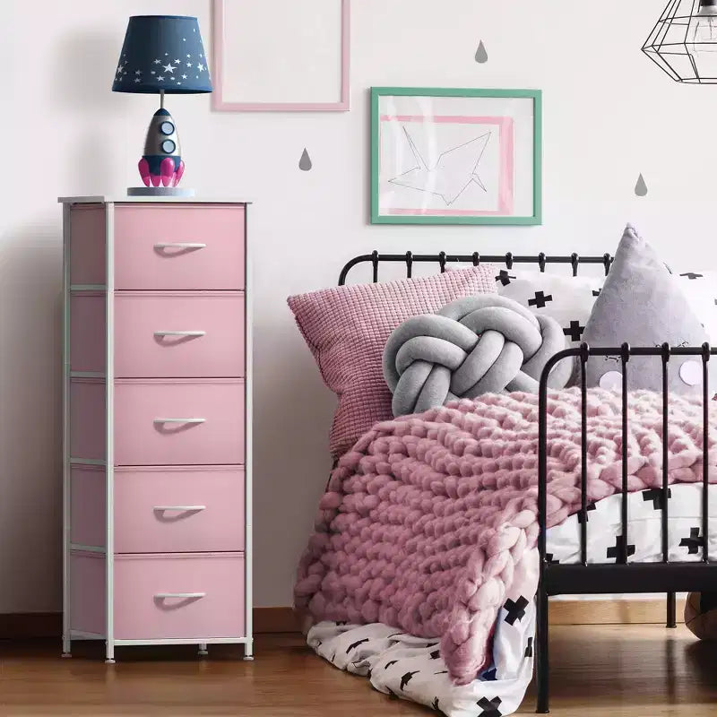 Comodino Sorbus stretto a 5 cassetti con struttura in acciaio, piano in legno e contenitori in tessuto facili da estrarre per casa, camera da letto, ufficio e dormitorio