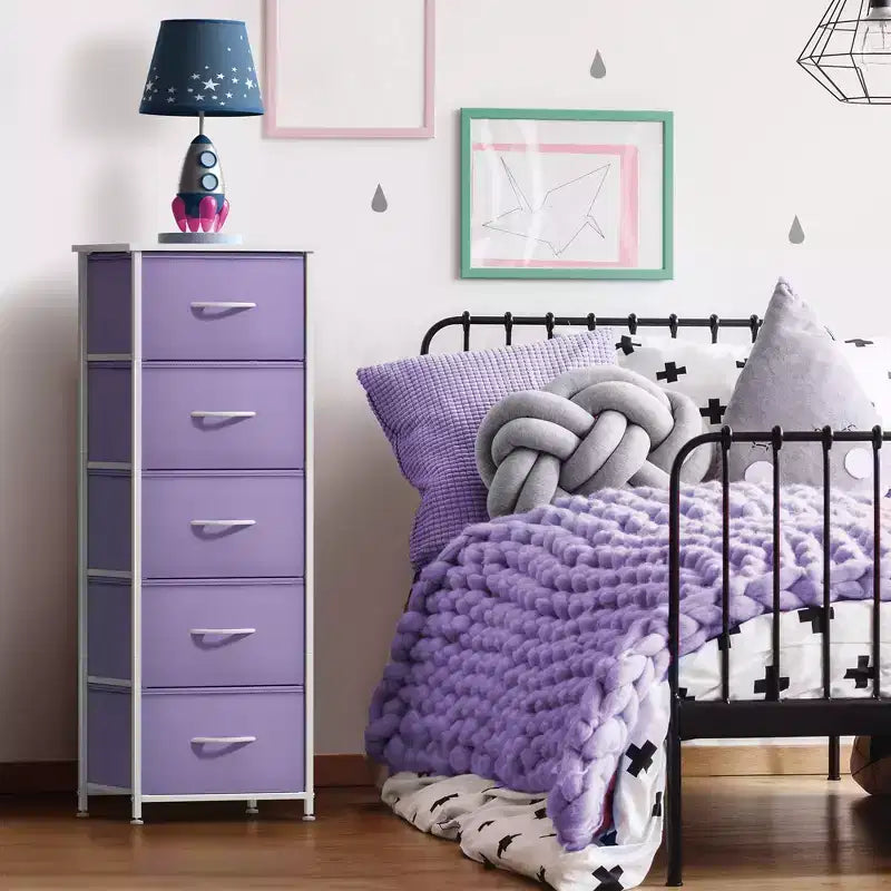 Comodino Sorbus stretto a 5 cassetti con struttura in acciaio, piano in legno e contenitori in tessuto facili da estrarre per casa, camera da letto, ufficio e dormitorio
