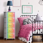 Comodino Sorbus stretto a 5 cassetti con struttura in acciaio, piano in legno e contenitori in tessuto facili da estrarre per casa, camera da letto, ufficio e dormitorio