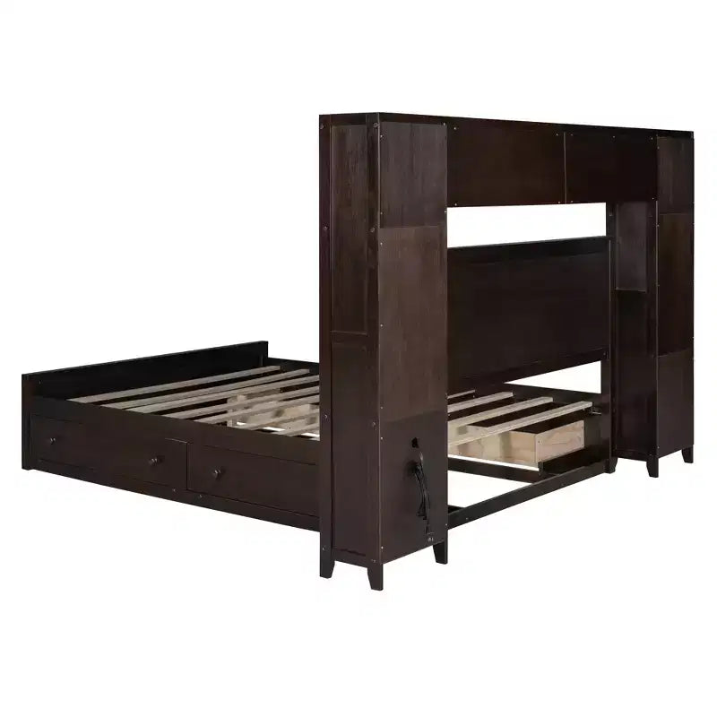 Letto a Piattaforma Queen Size con Armadio Tutto-in-Uno e Ripiano Portaoggetti, Struttura Letto Queen in Legno con 4 Cassetti e Prese