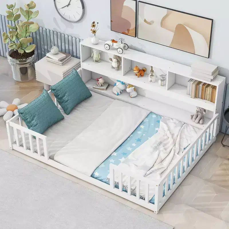 Bellemave Letto a pavimento completo con libreria laterale e ripiani, struttura del letto a pavimento in pino con sponde di protezione per bambini, bianco