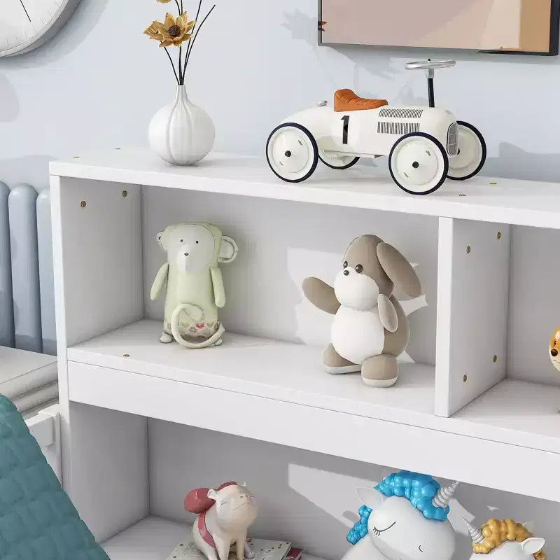 Bellemave Letto a pavimento completo con libreria laterale e ripiani, struttura del letto a pavimento in pino con sponde di protezione per bambini, bianco