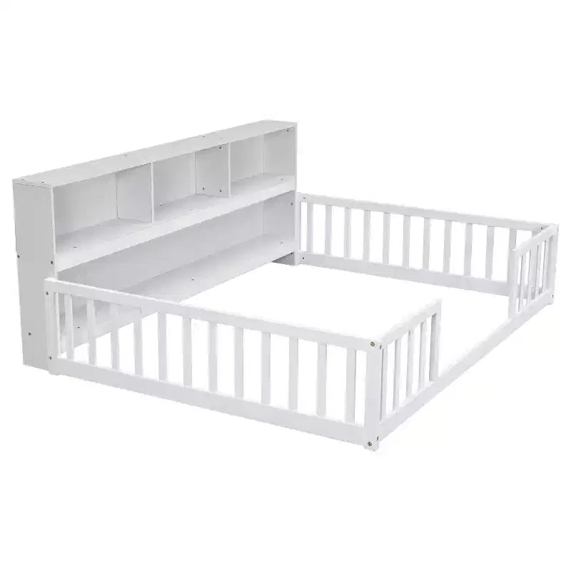 Bellemave Letto a pavimento completo con libreria laterale e ripiani, struttura del letto a pavimento in pino con sponde di protezione per bambini, bianco