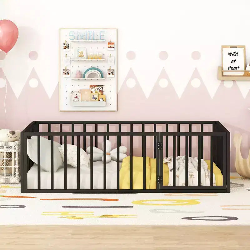Struttura Letto a Terra per Bambini, Letto Montessori in Metallo con Sbarre e Porta, Struttura Letto a Terra con Sponde a Forma di Recinzione