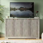 Credenza moderna decorativa con dettagli a doghe, dotata di ante e ripiani. Realizzata in legno, ideale per soggiorni, ingressi