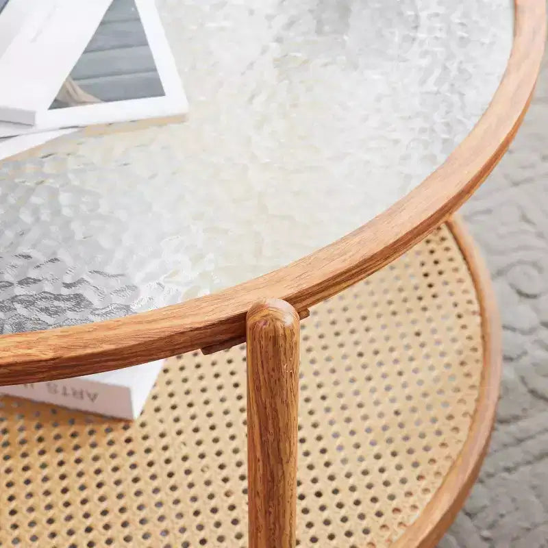 Tavolino da caffè VINGLI 30 in Rattan, Tavolino Rotondo con Vetro Effetto Onde e Ripiano a 2 Livelli, per Soggiorno, Atmosfera Naturale