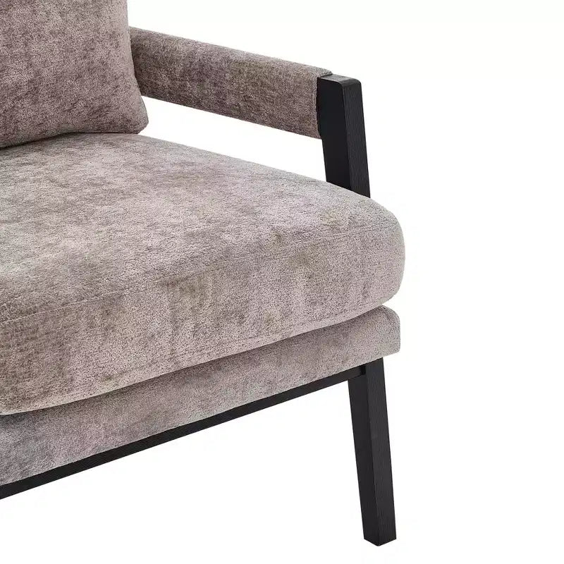 Poltrona moderna Homy Casa con morbida imbottitura in ciniglia e struttura in legno massello