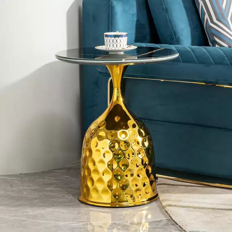 Okak Round Side Table with Iron Round Tray, End Table with Gold Metal Hammer Pattern Pedestal, Small Table for Sofa Side, Table Side, Bed Side, Gold