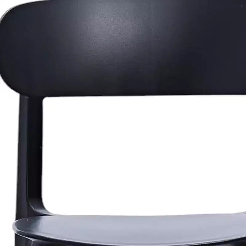 HomeRoots Set di quattro sedie da pranzo laterali in plastica nera resistente