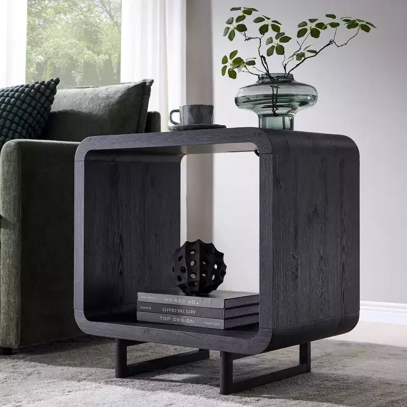 Tavolino con Stazione di Ricarica, Comodino in Legno da 60 cm con Ripiano Aperto, Tavolino Moderno per Soggiorno, Camera da Letto