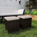 2 Pouf Ottomani da Esterno in Vimini con Cuscini, Poggiapiedi e Tavolino in Rattan per Patio, Piscina