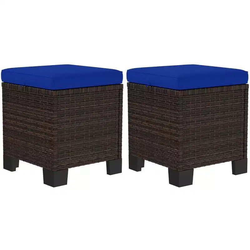 2 Pouf Ottomani da Esterno in Vimini con Cuscini, Poggiapiedi e Tavolino in Rattan per Patio, Piscina