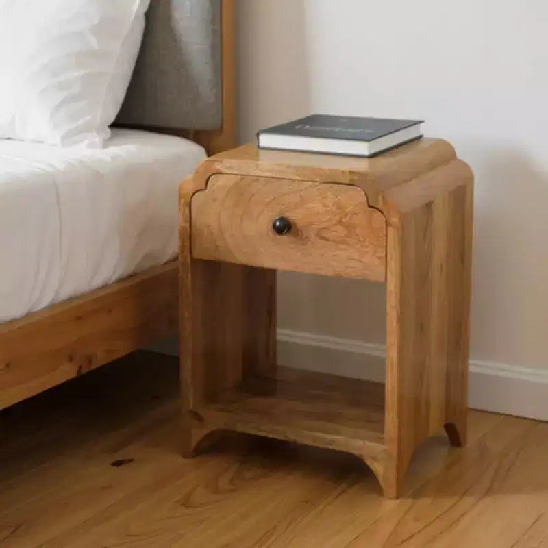 HomeRoots Comodino con un cassetto in legno massello di quercia da 16 pollici con bordo smerlato
