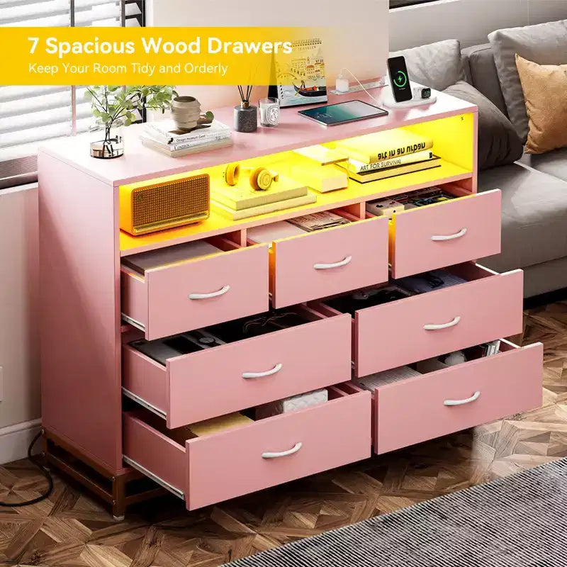 Cassettiera a 7 cassetti per camera da letto, con luci LED e stazione di ricarica, comò lungo in legno, grande capacità di archiviazione per soggiorno