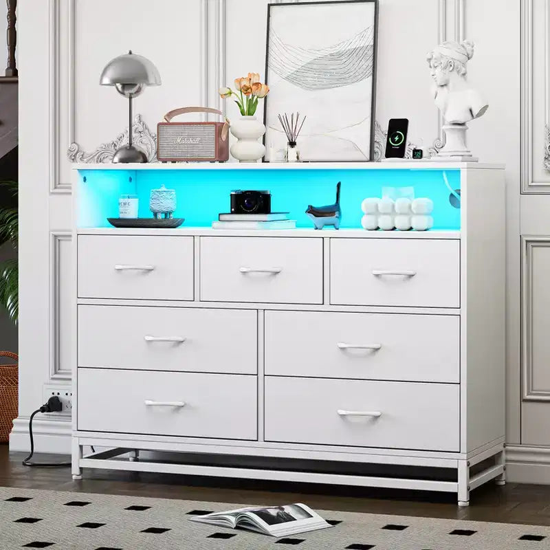Cassettiera a 7 cassetti per camera da letto, con luci LED e stazione di ricarica, comò lungo in legno, grande capacità di archiviazione per soggiorno