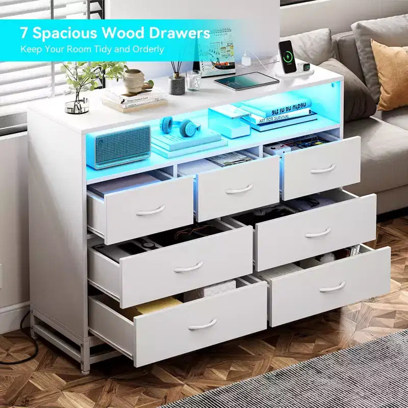Cassettiera a 7 cassetti per camera da letto, con luci LED e stazione di ricarica, comò lungo in legno, grande capacità di archiviazione per soggiorno