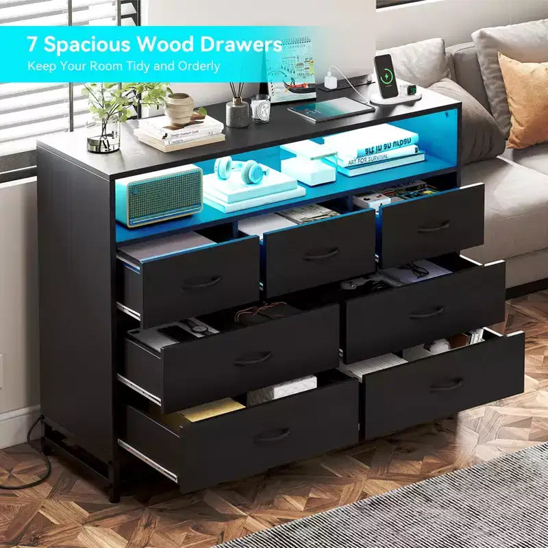 Cassettiera a 7 cassetti per camera da letto, con luci LED e stazione di ricarica, comò lungo in legno, grande capacità di archiviazione per soggiorno