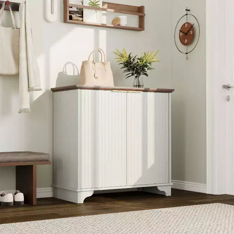 Mobile Bar con Ante Scanalate, Stile Rustico, con Ripiani Regolabili, per Sala da Pranzo, Salotto.