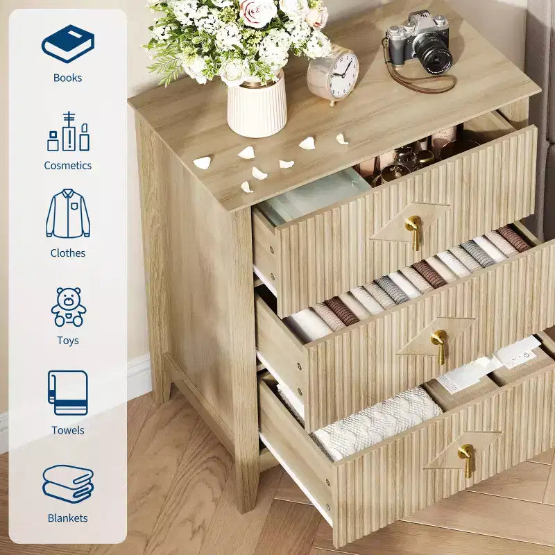 Comò GustoWave per camera da letto con 3 cassetti, cassettiera moderna da 71 cm con maniglie in metallo, organizer in legno per camera da letto, soggiorno