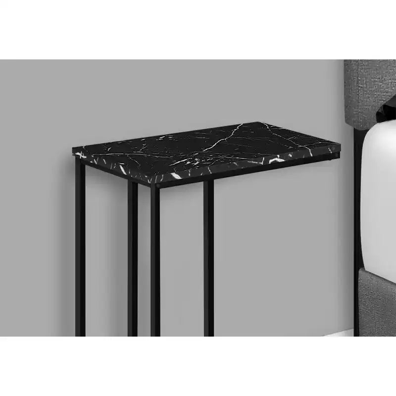 Tavolino d'appoggio a C Okak Minimalism con struttura in metallo, tavolino vassoio moderno, tavolino da bracciolo per divano da soggiorno, camera da letto