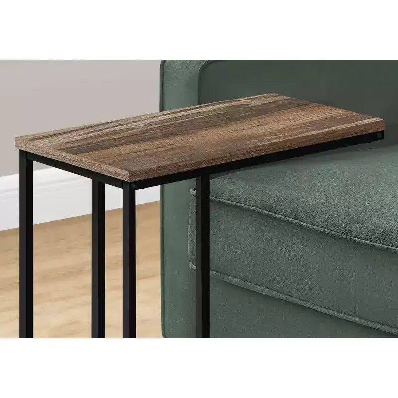 Tavolino d'appoggio a C Okak Minimalism con struttura in metallo, tavolino vassoio moderno, tavolino da bracciolo per divano da soggiorno, camera da letto