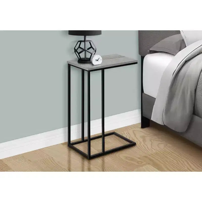 Tavolino d'appoggio a C Okak Minimalism con struttura in metallo, tavolino vassoio moderno, tavolino da bracciolo per divano da soggiorno, camera da letto