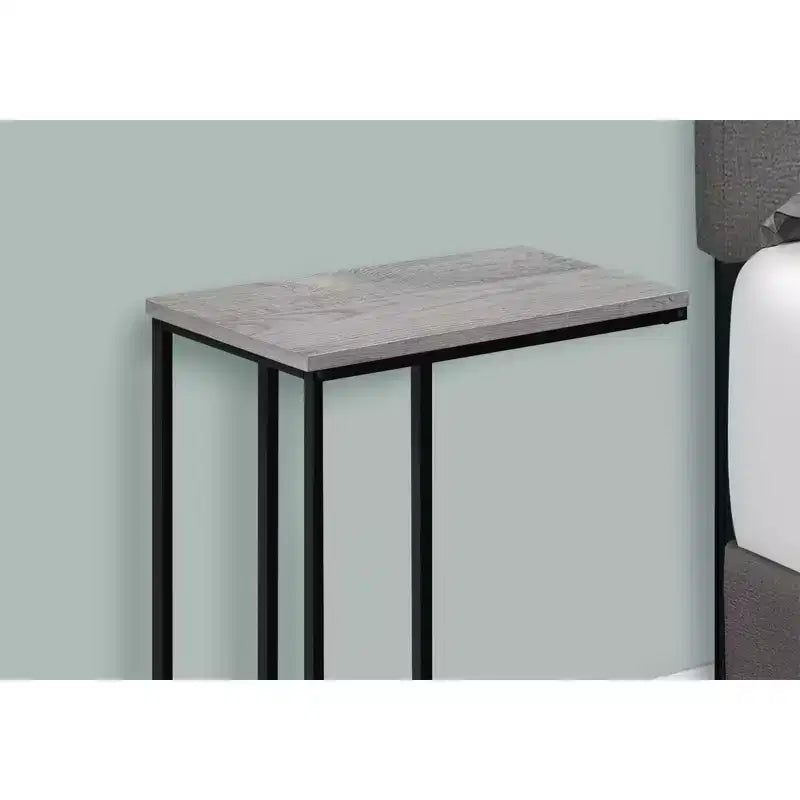 Tavolino d'appoggio a C Okak Minimalism con struttura in metallo, tavolino vassoio moderno, tavolino da bracciolo per divano da soggiorno, camera da letto