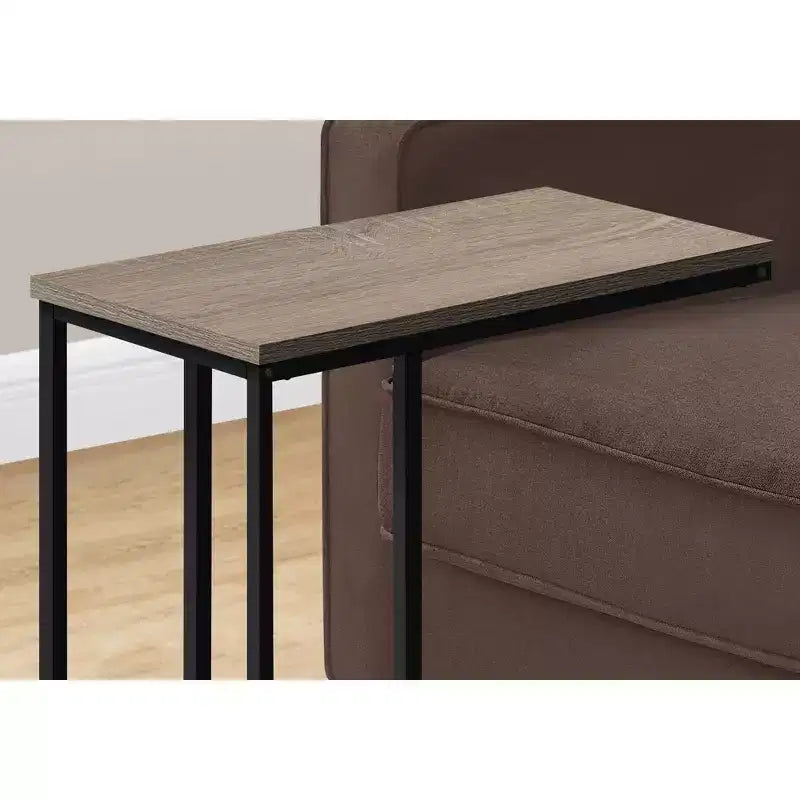 Tavolino d'appoggio a C Okak Minimalism con struttura in metallo, tavolino vassoio moderno, tavolino da bracciolo per divano da soggiorno, camera da letto