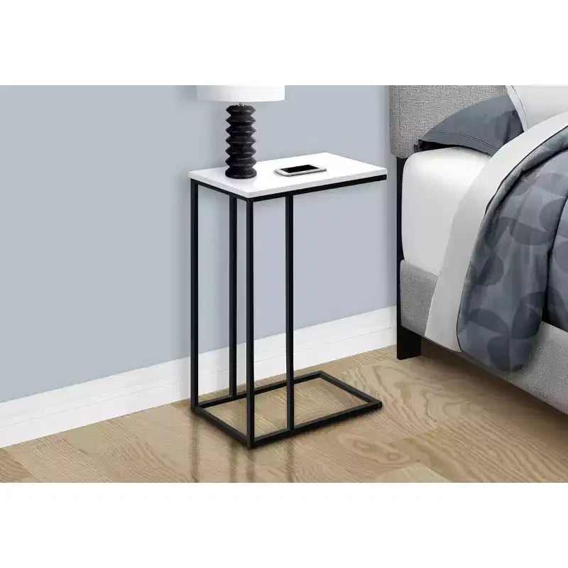 Tavolino d'appoggio a C Okak Minimalism con struttura in metallo, tavolino vassoio moderno, tavolino da bracciolo per divano da soggiorno, camera da letto