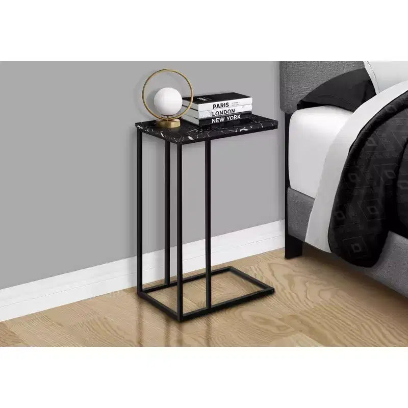 Tavolino d'appoggio a C Okak Minimalism con struttura in metallo, tavolino vassoio moderno, tavolino da bracciolo per divano da soggiorno, camera da letto